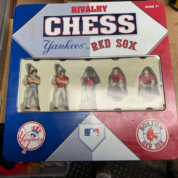USAopoly MLB Rivalry Chess Yankees Vs RedSox Collector Edition - Picture 2 of 13